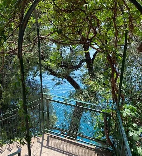 La - Luxury With Private Sea Access Villa