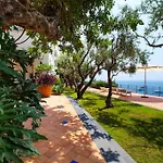 La - Luxury With Private Sea Access Villa *