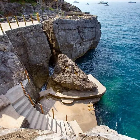 La - Luxury With Private Sea Access Villa *