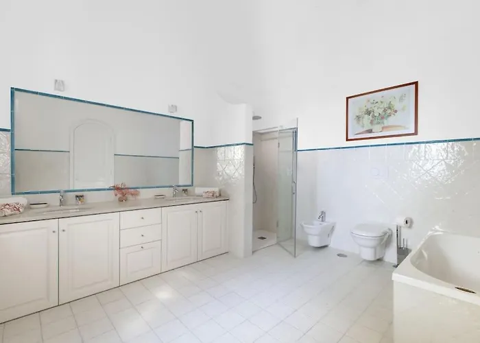 La - Luxury With Private Sea Access Villa *