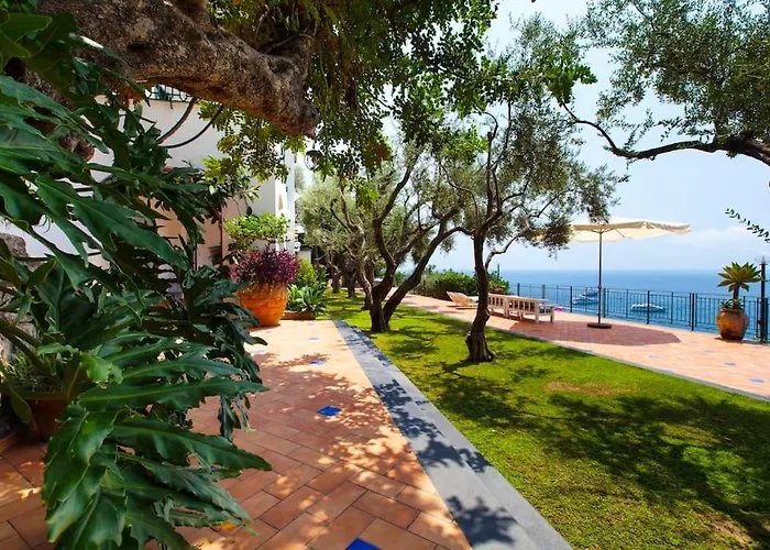 La - Luxury With Private Sea Access Villa *