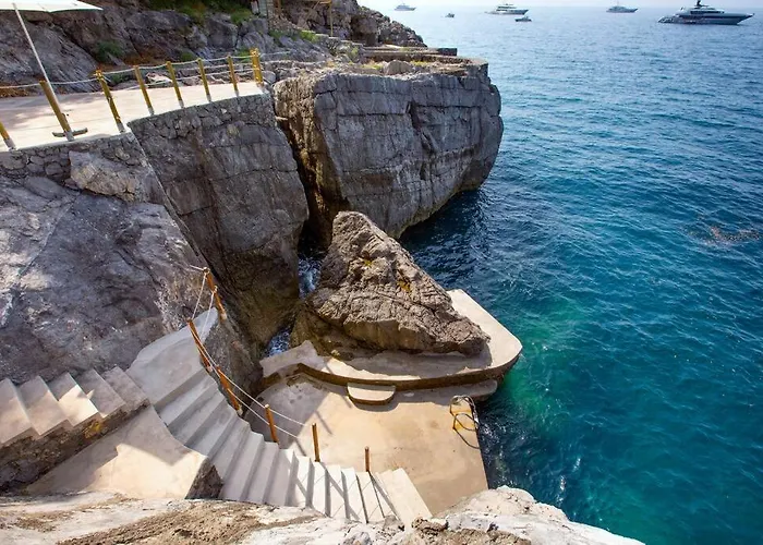 La - Luxury With Private Sea Access Villa *