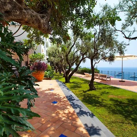 La - Luxury With Private Sea Access Villa *